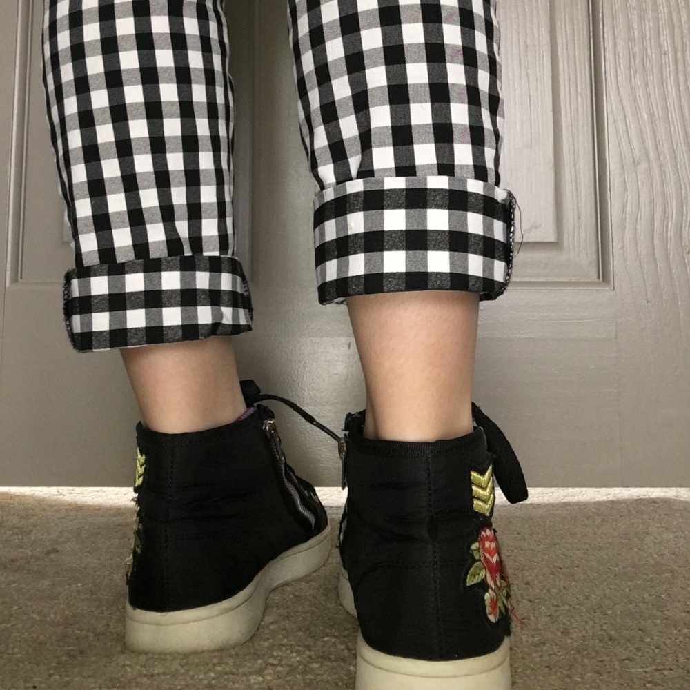 Shoes - Picture 4 of 4